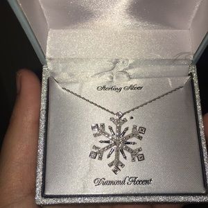 Diamond snowflake necklace ❄️